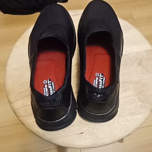 Sketchers slip resistant shoes - Picture 4 of 5